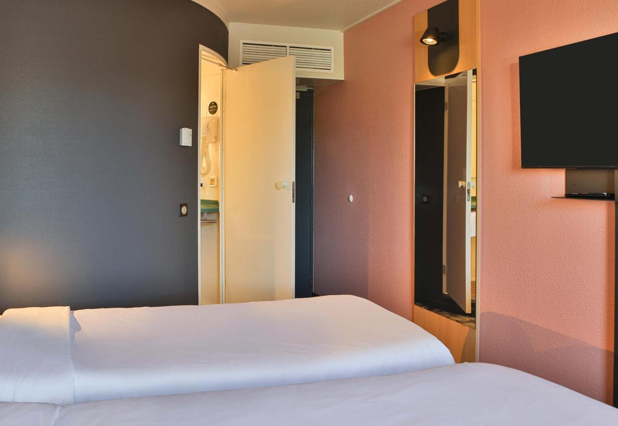 B&B Hotel Les Sables-D'Olonne Centre Gare Exterior photo